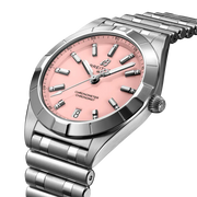 Dettaglio quadrante rosa con lancette e indici luminescenti.